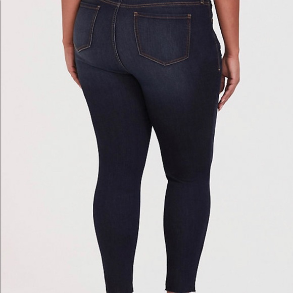 Sky high distressed skinny Jean - Picture 3 of 8